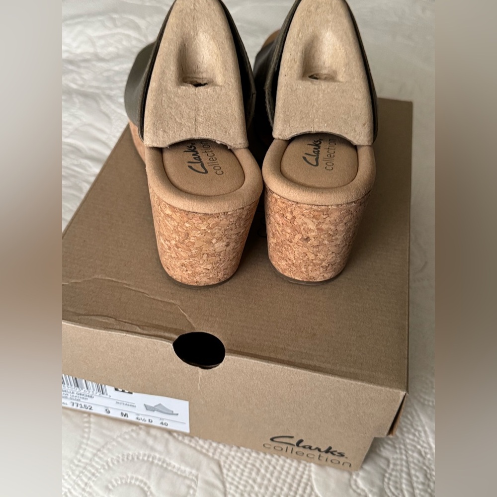 Clarks Collection Giselle Orchid Women's Olive Wedge Sandals Size 9 like new - Picture 5 of 8